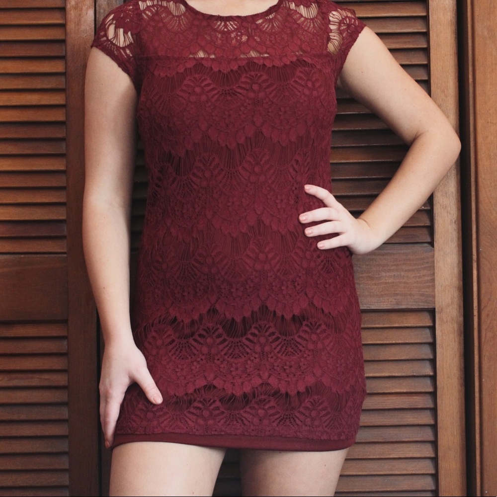 Maroon lace dress 👗